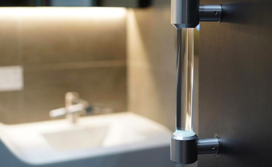 Une poignée de porte qui s&rsquo;auto-nettoie : l&rsquo;invention de 2 étudiants chinois